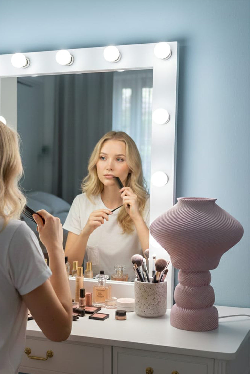 Home décor lamp "Lady Pink"